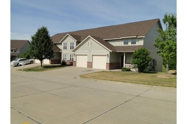 Building - Sunset Ridge (young professional)