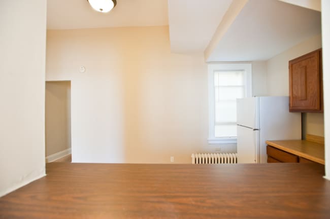 Building Photo - 1603 N Van Buren St