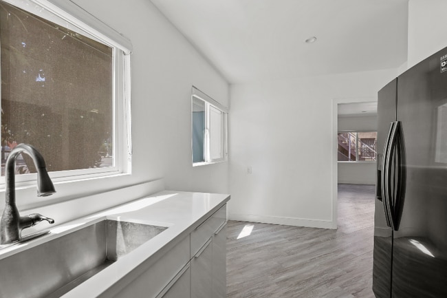 Foto del edificio - 1486 Silver Lake Blvd