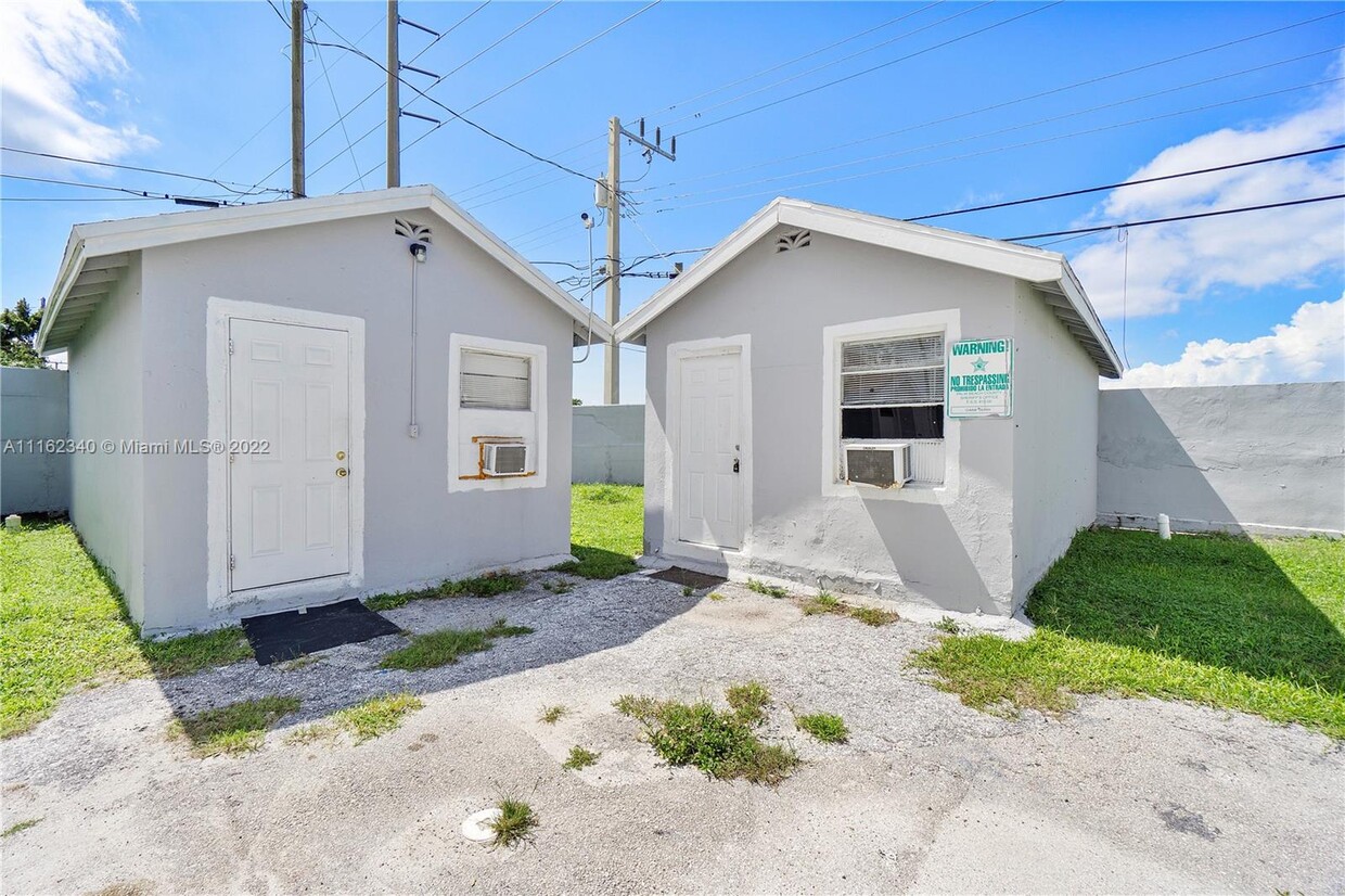 Primary Photo - 12101 Everglades St