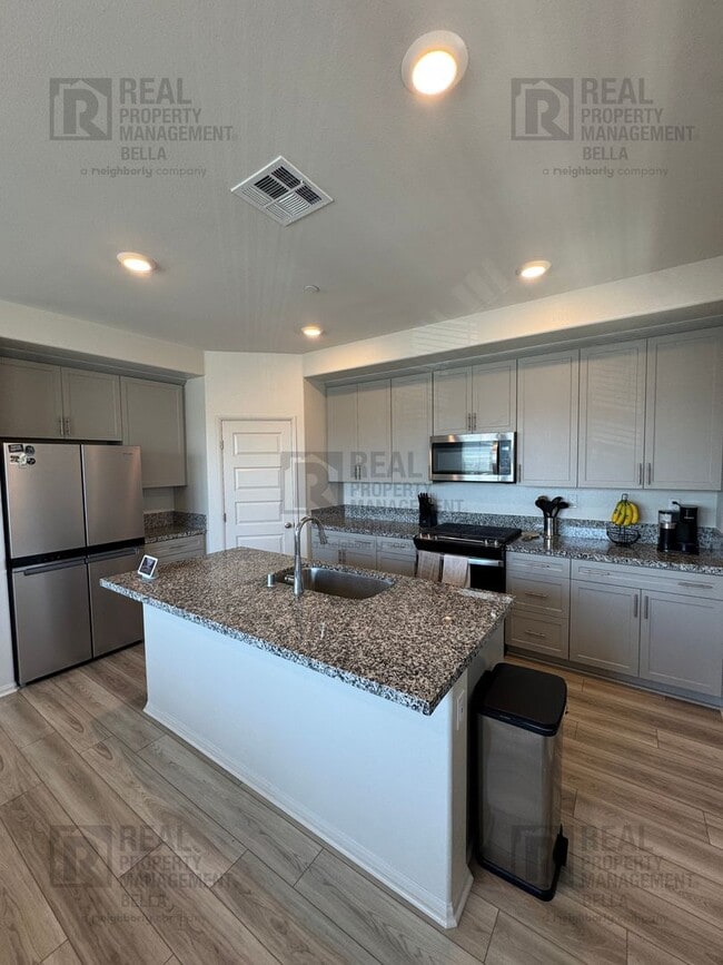 Building Photo - 40491 Melrose Dr