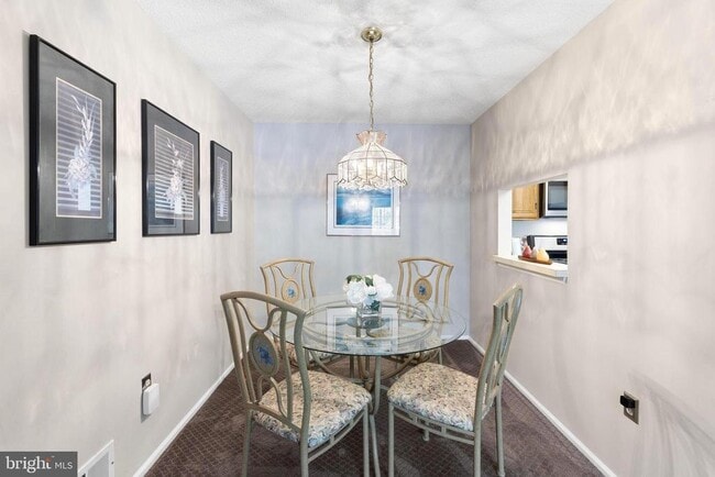 Building Photo - 14 Cheverny Ct