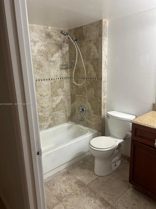 Foto del edificio - 4025 W McNab Rd