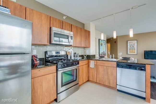 Building Photo - 1 br, 1 bath Apartment - 355 W. Erie St.