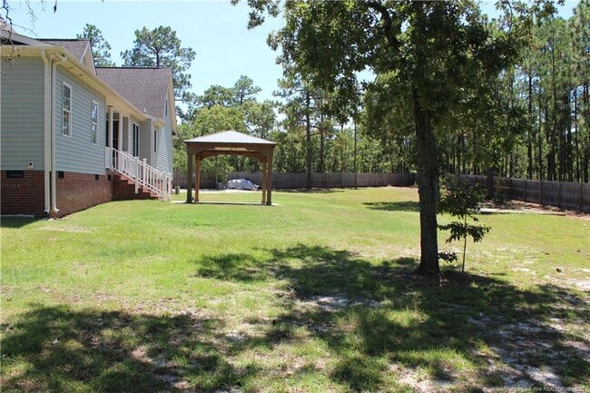Building Photo - 104 Knollwood