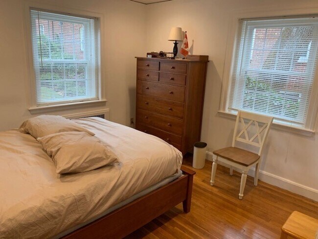 Foto del edificio - * NEWTON * Professional Upscale with parking - MBTA GL-D Waban