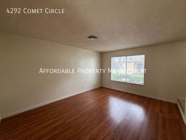 Foto del edificio - 4292 Comet Cir