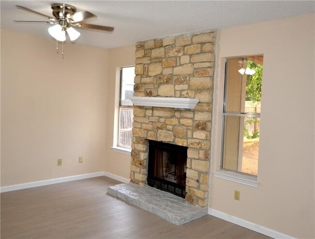 Foto del edificio - 13903 Lothian Dr