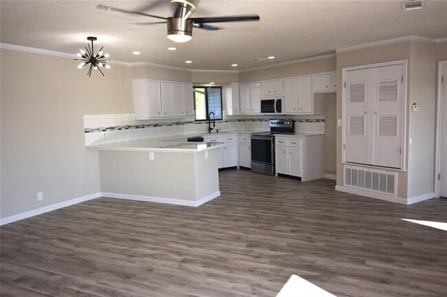 Building Photo - 609 Nomad Dr