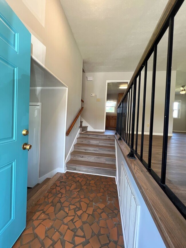 Foto del edificio - Updated 3 Bedroom / 2.5 Bathroom in Jack B...