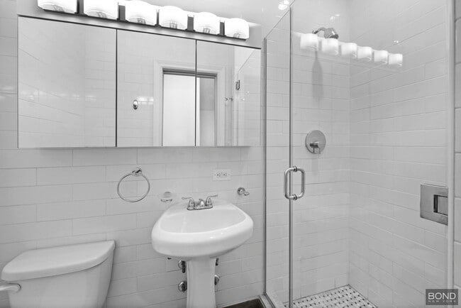 Foto del edificio - 200 W 58th St
