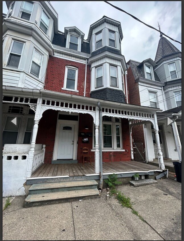Primary Photo - 521 Cherokee St