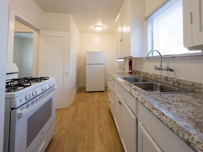 Foto del edificio - Relaxed Living in Desirable North Alhambra – Cozy 1BR