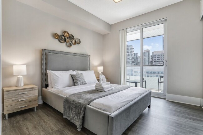 Building Photo - 315 Front St W