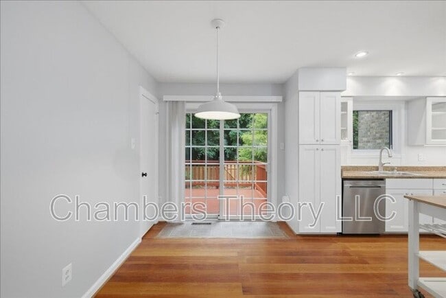 Building Photo - 2988 Borge St