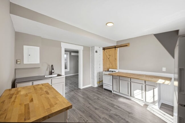 Foto del edificio - 180 Hayden Ave