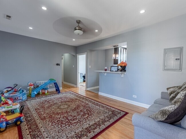 Foto del edificio - 5717 N Kimball Ave