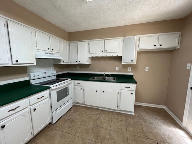 Foto del edificio - Renovated 3 Bedroom 1 Bath Home for Rent!