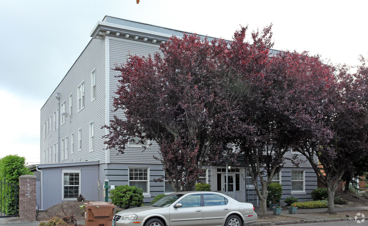 Primary Photo - McCarthy Apartments