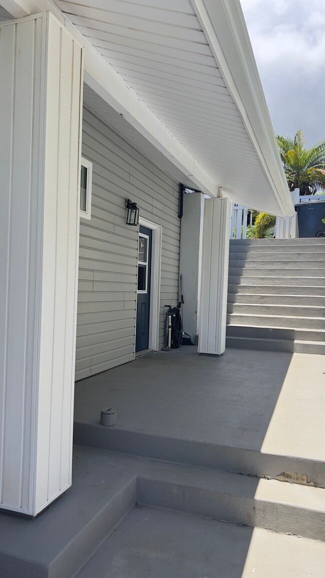Building Photo - 1273 Aupupu Pl