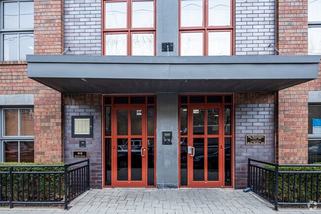 Entrance - Huntington Condominiums