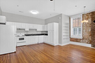 Building Photo - 206 S Garnett St
