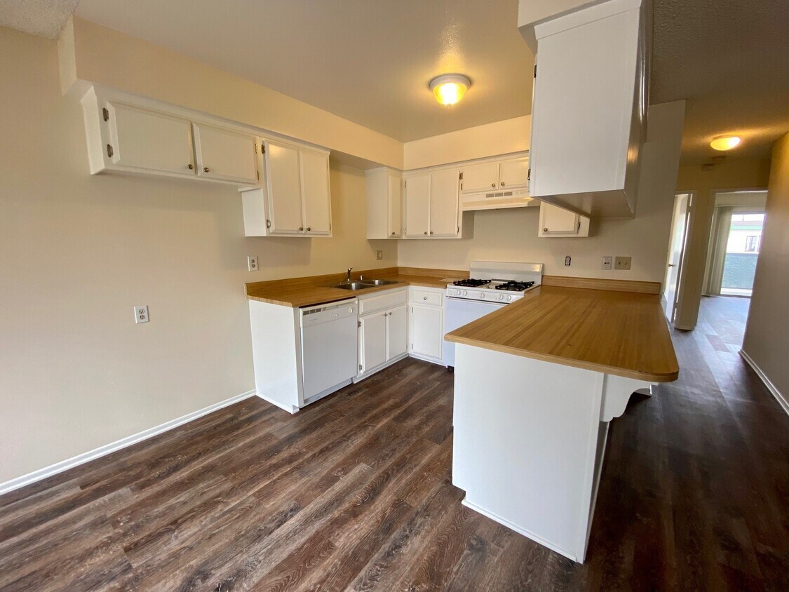 Foto principal - 14511 Larch Ave