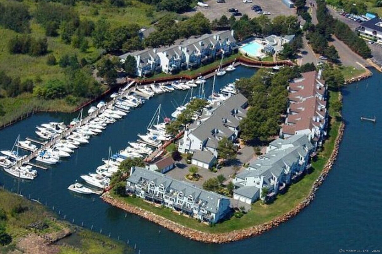 Foto principal - 145 Breakers Ln