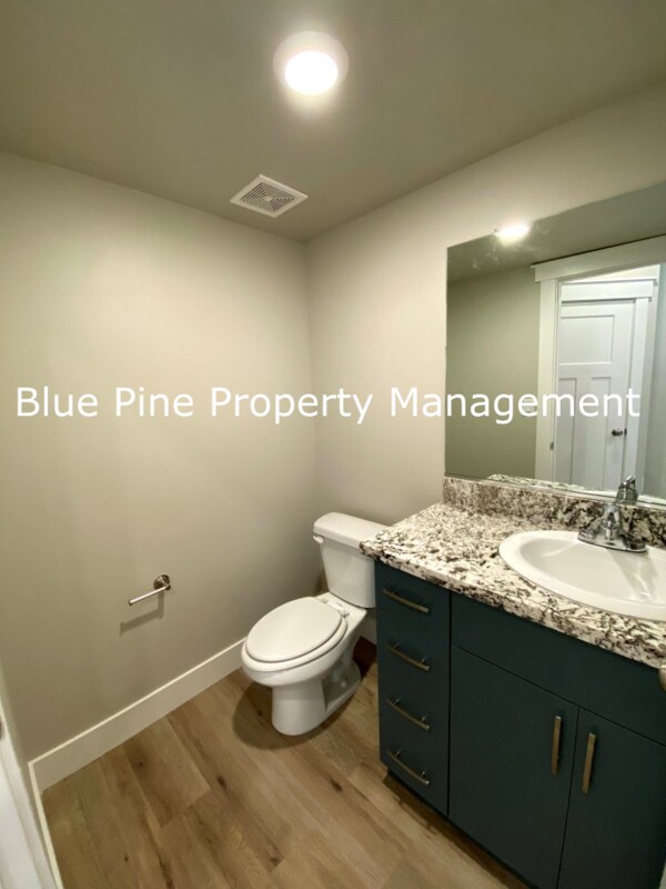 Foto del edificio - 359 N 3rd West St
