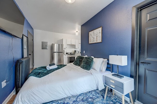 Building Photo - 1925 N Prospect Ave