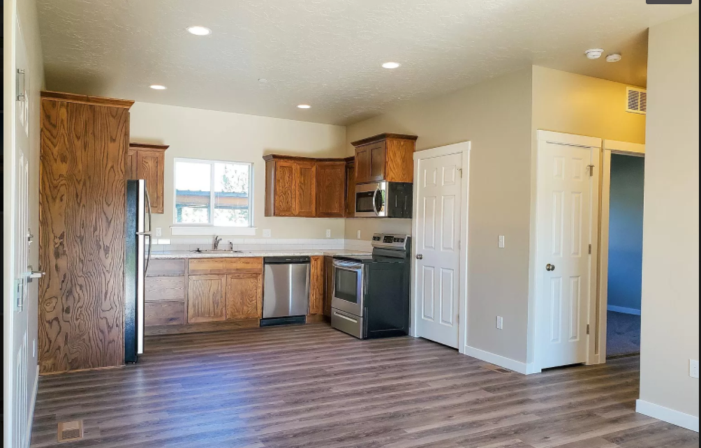 Building Photo - 975 Pirate Cove Dr