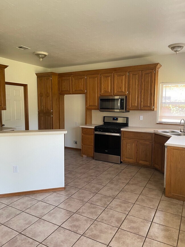 Building Photo - 813 N Harrison Ave