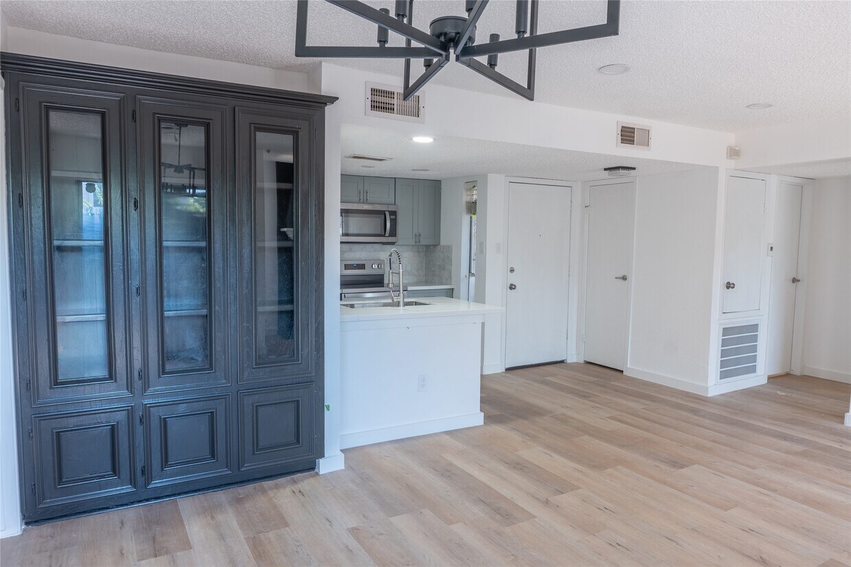 Foto principal - 3919 Fairmont Pkwy