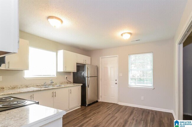 Building Photo - 2313 Wesley Ave SW