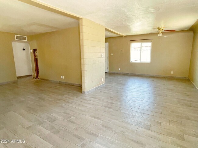 Foto del edificio - 2138 E Turney Ave