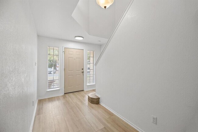 Building Photo - 8703 Cretys Cove
