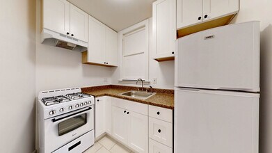 Building Photo - 692 Bush St