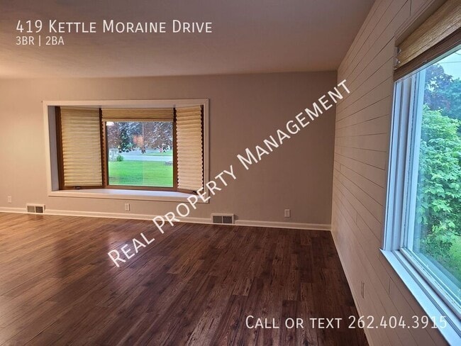Building Photo - 419 Kettle Moraine Dr