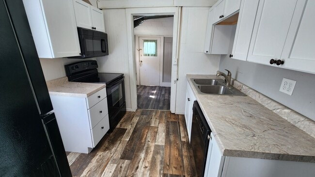 Building Photo - Cozy House with Large Yard