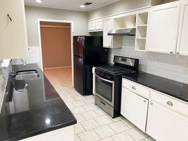 Building Photo - 5939 Viva Max Dr
