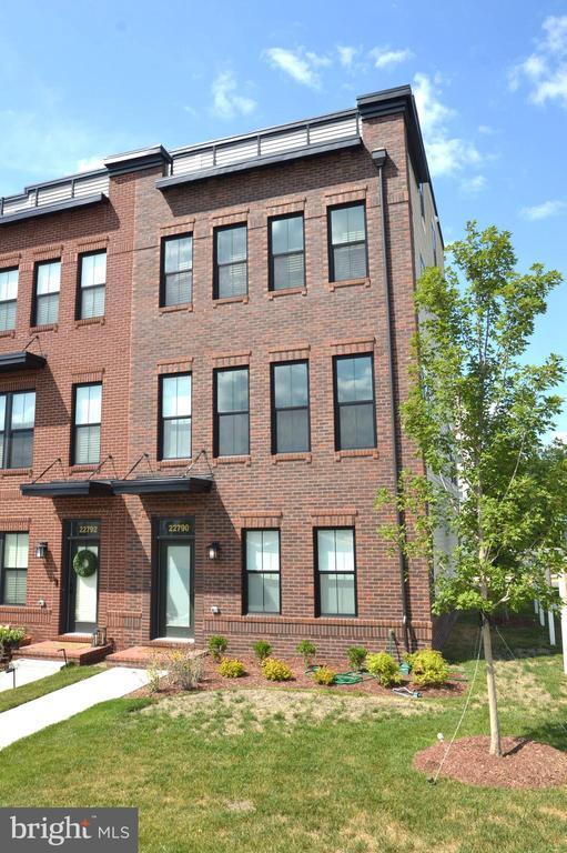 Building Photo - 22790 Tawny Pne Sq