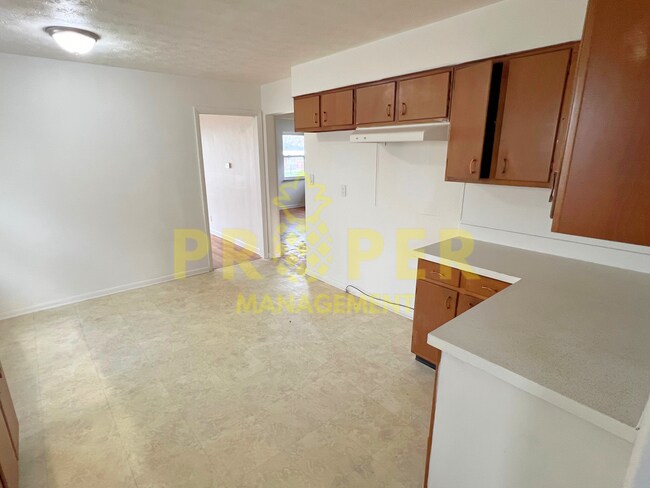 Building Photo - 2 bedrooms 1 bathroom house