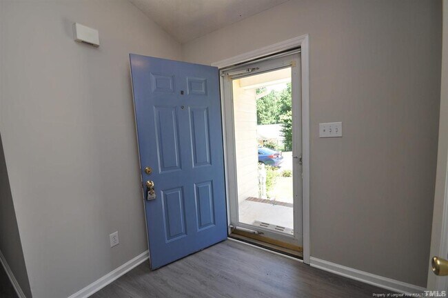 Foto del edificio - 205 W Wyatts Pond Ln