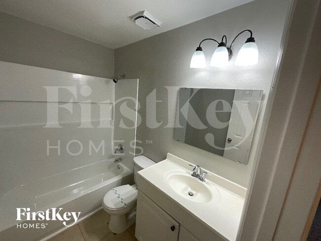 Building Photo - 428 Corona Del Mar St