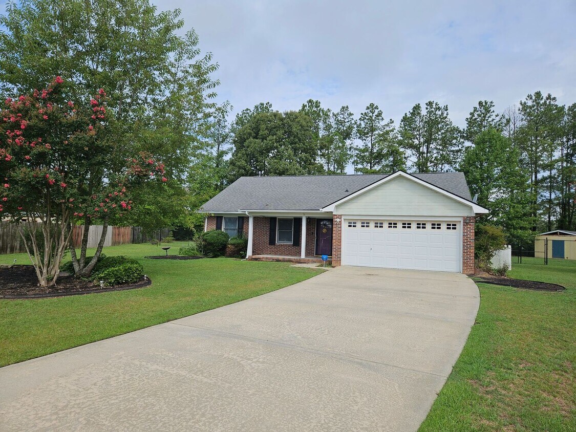 Primary Photo - New on Rental Market - 3 bed, 2 bath, full...