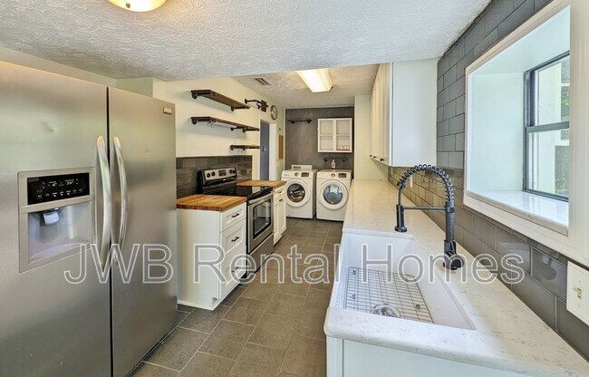 Foto del edificio - 1136 McKinlay Ct