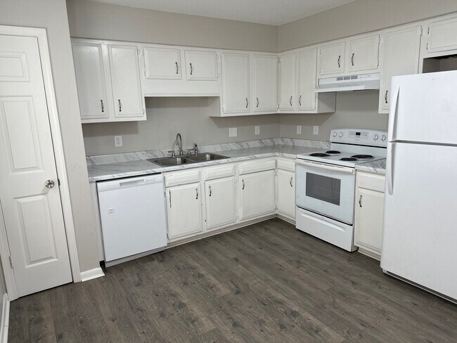 Foto del edificio - 643 Walker Rd