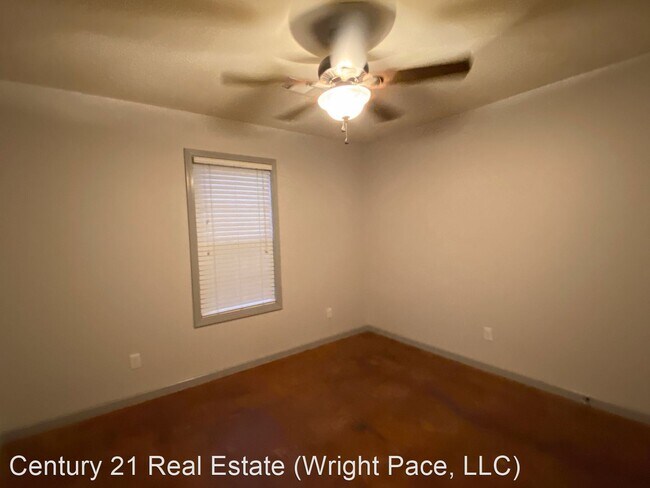 Foto del edificio - 3 br, 2 bath House - 301 Shirley