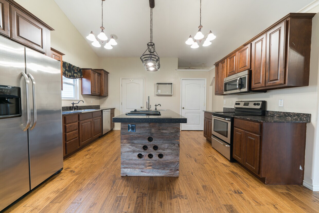 Foto principal - 6237 Shadow Cir