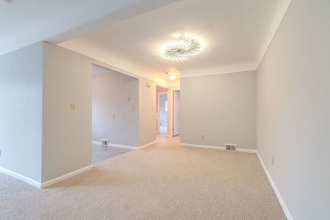 Building Photo - 487 N Eton St